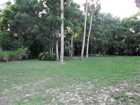 4th image of 2211 Lakeside Dr