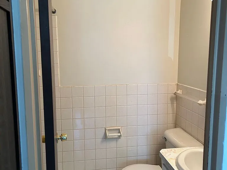 Avenue Apartments — Photo 8