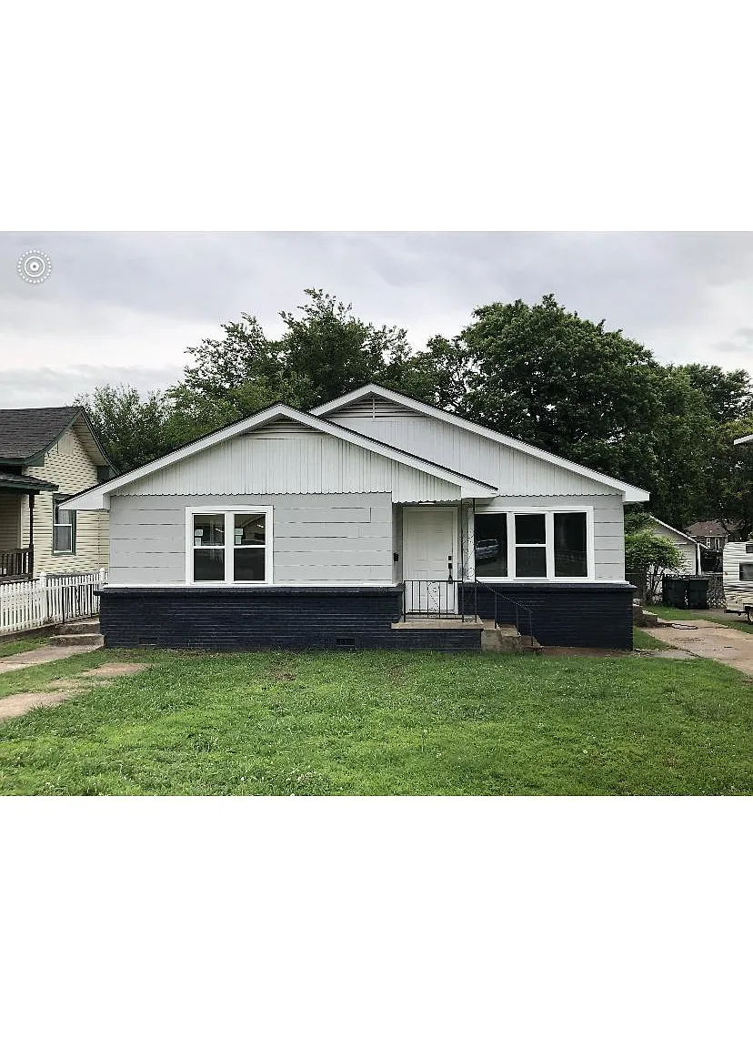 113 S Birch St — Photo 1