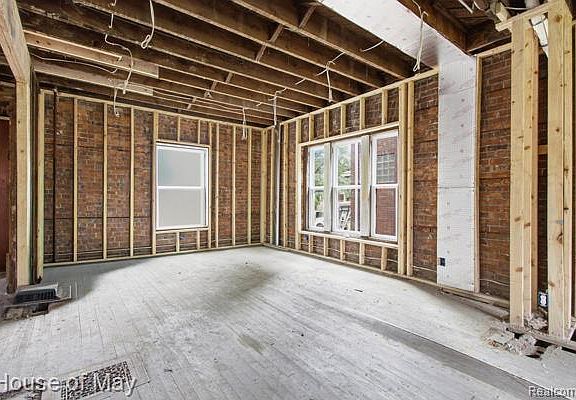 4th image of 676 Atkinson St