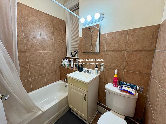 5th image of 211 Park Dr APT 33
