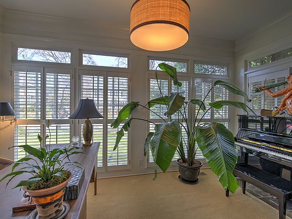 5th image of 202 E Prentiss Ave