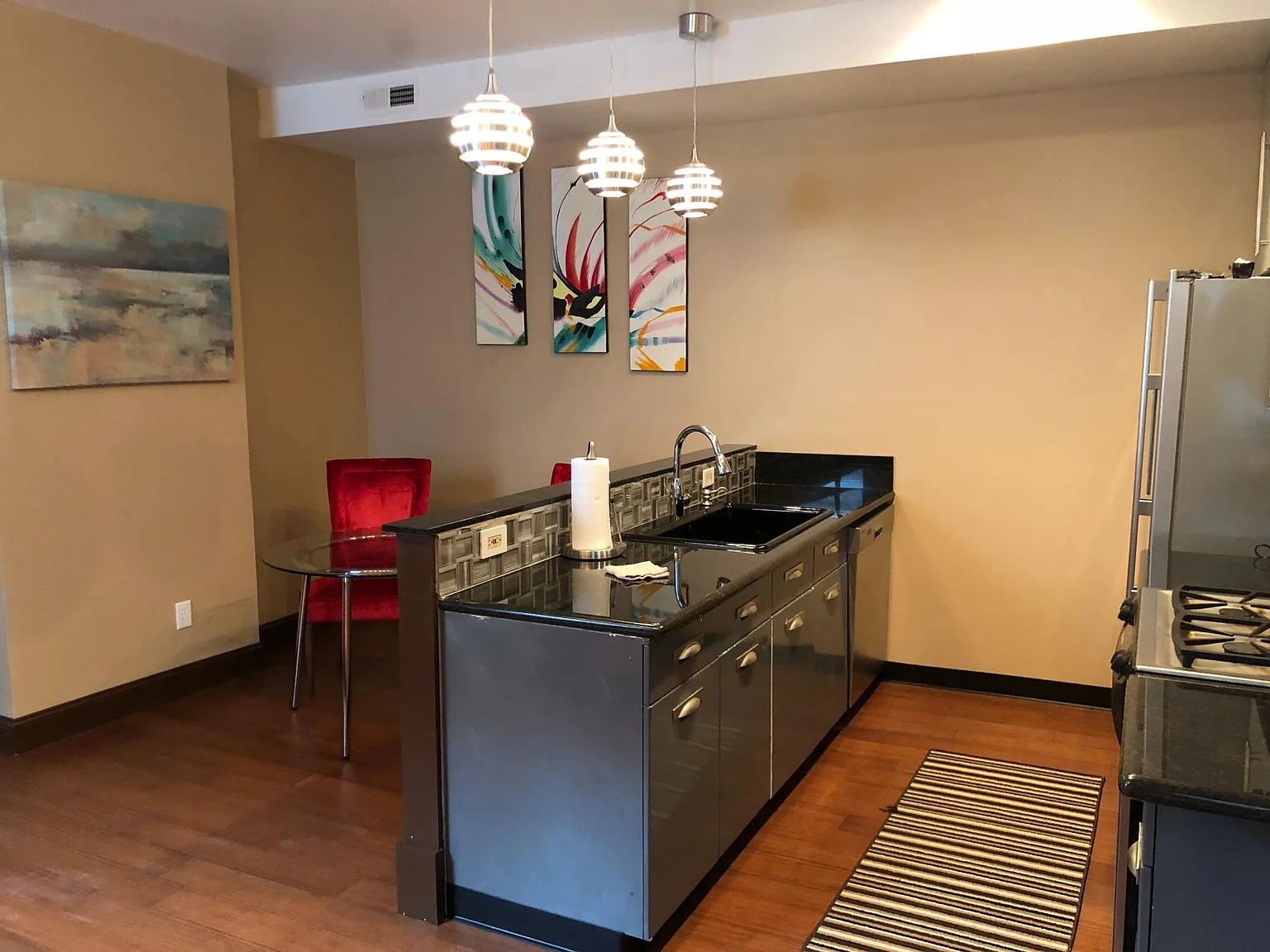2417 Vine St — Photo 3