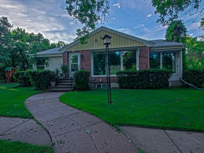 401 3rd St NW, Parshall, ND, 58770