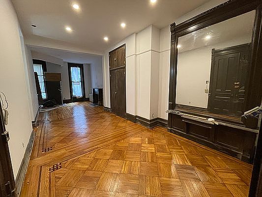 1st image of 760 Union St #1