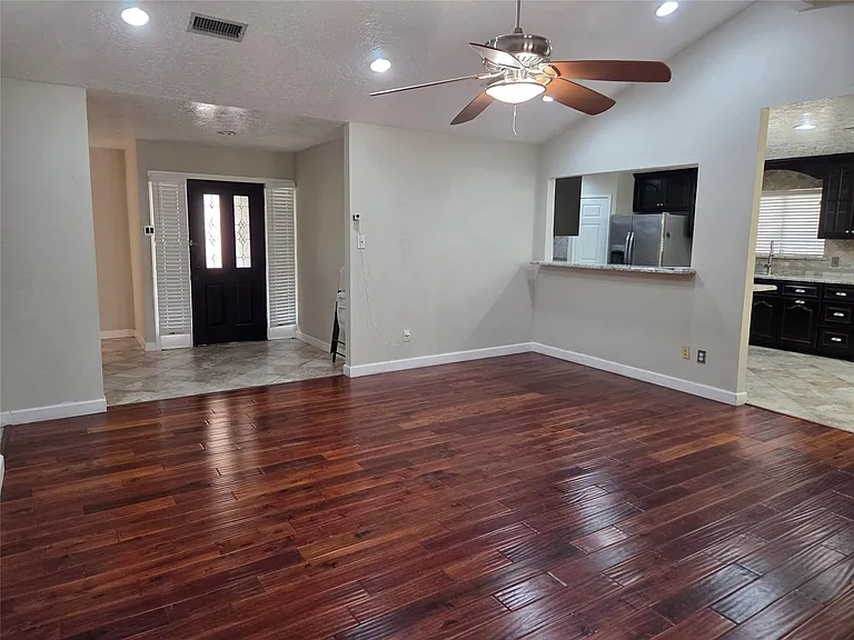 15415 Beechnut St — Photo 3