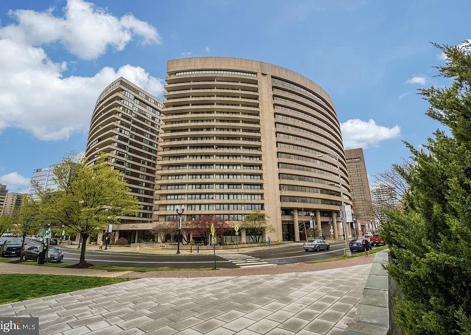 1st image of 1200 Crystal Dr APT 1613