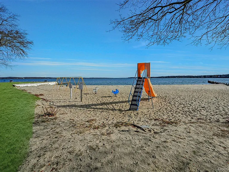 425 Old Shipyard Ln — Photo 28