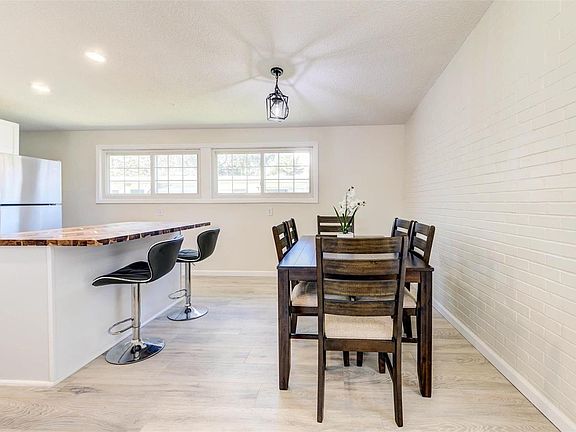 4th image of 8432 Buckthorn Dr