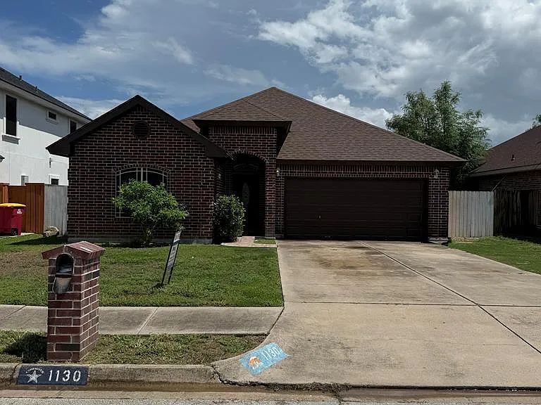 1130 Silverado Cir — Photo 1