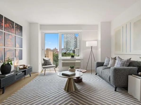 425 Summit Avenue image 5 of 24