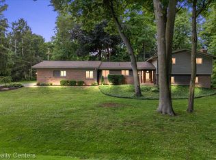 21201 E Chigwidden St, Northville, MI 48167