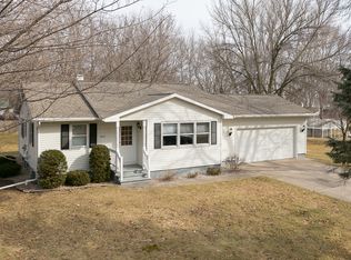 3636 Edgewater Ln, Oshkosh, WI 54902