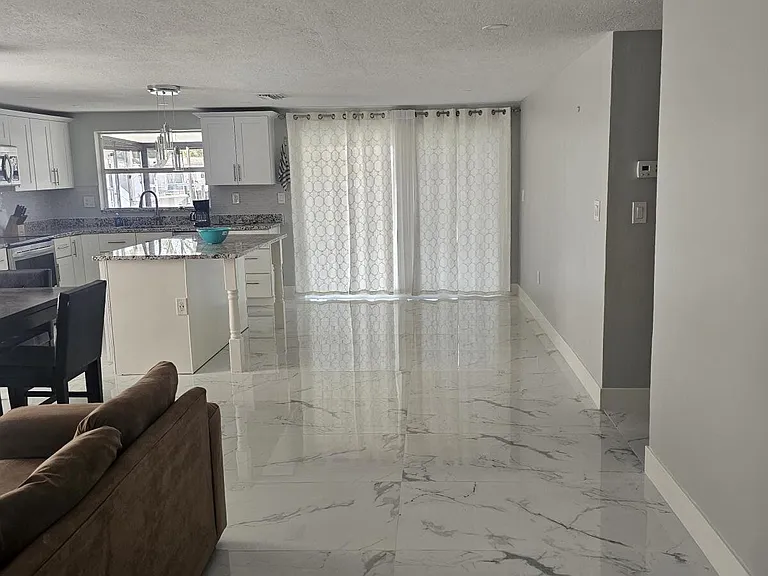4931A Pompano Dr — Photo 3