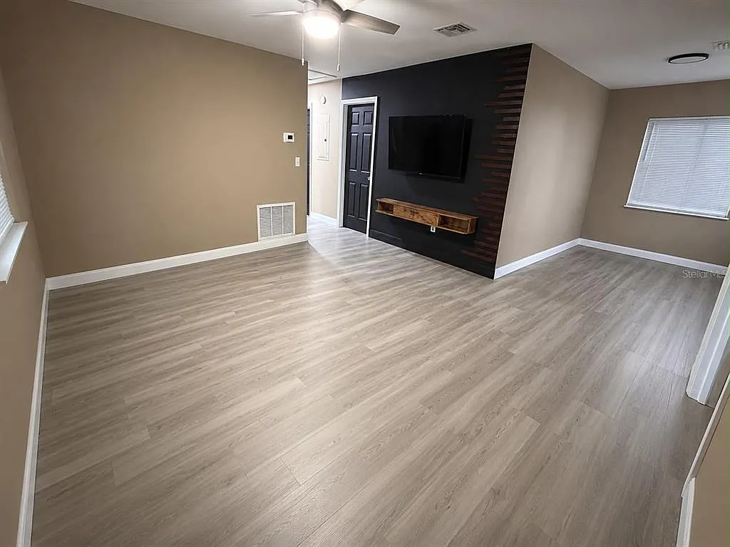 4 bed, 2.0 bath, 1056 sqft, $2,200 — Photo 2