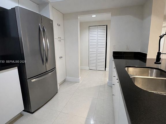 5th image of 17375 Collins Ave #1505