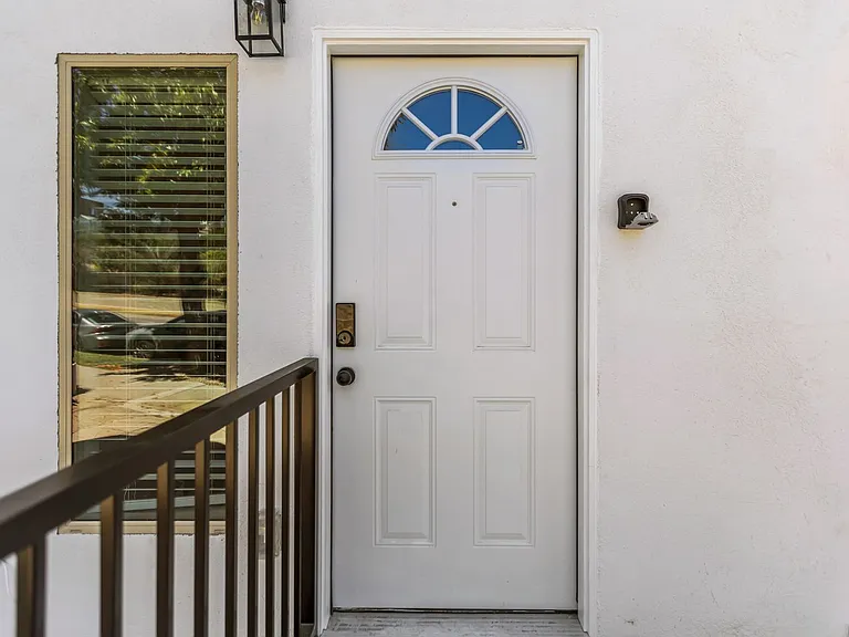 838 Hilgard Ave — Photo 102