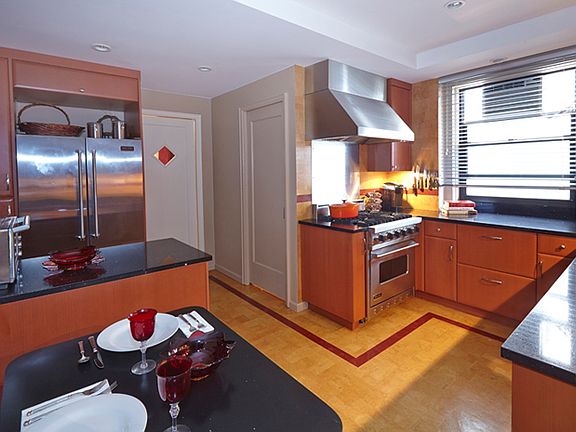 4th image of 321 W 78th St APT 6A
