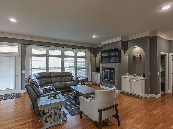 5th image of 2116 Boxwood Cir