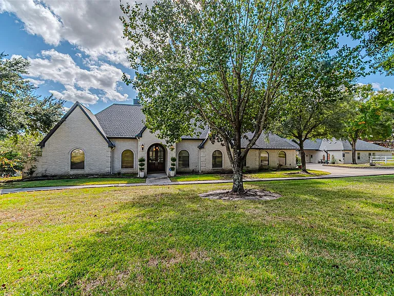 15569 Crown Oaks Dr — Photo 5