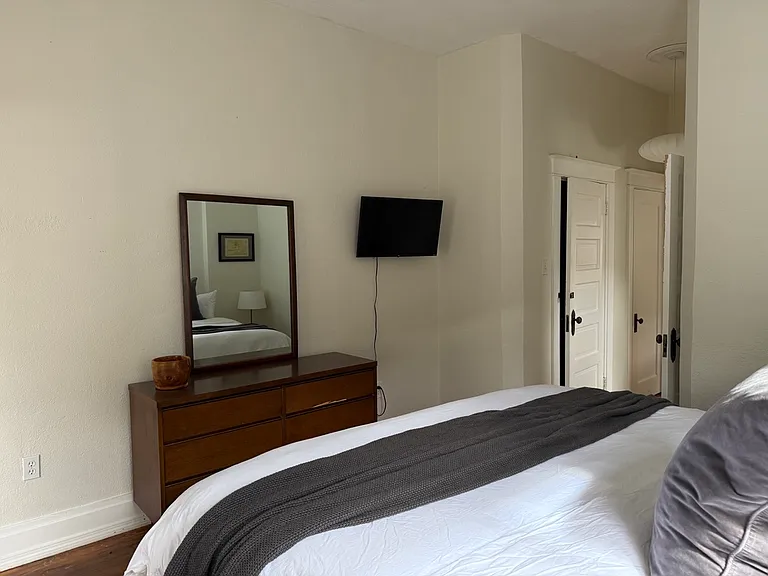 1573 N Hooker St — Photo 13