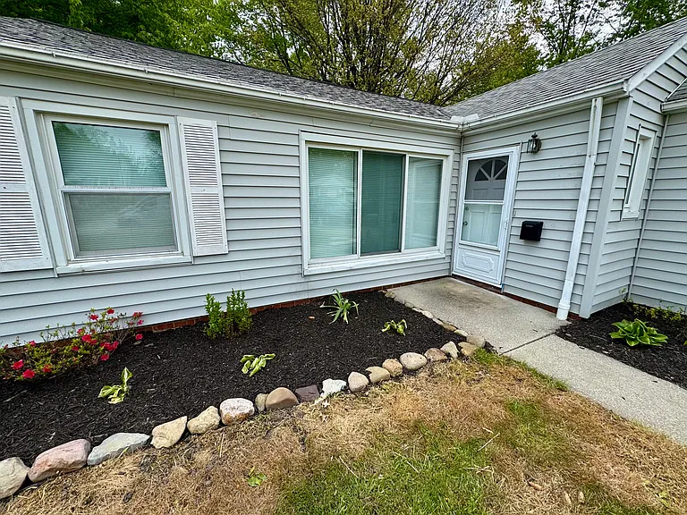 1411 Eastwood Ave — Photo 3