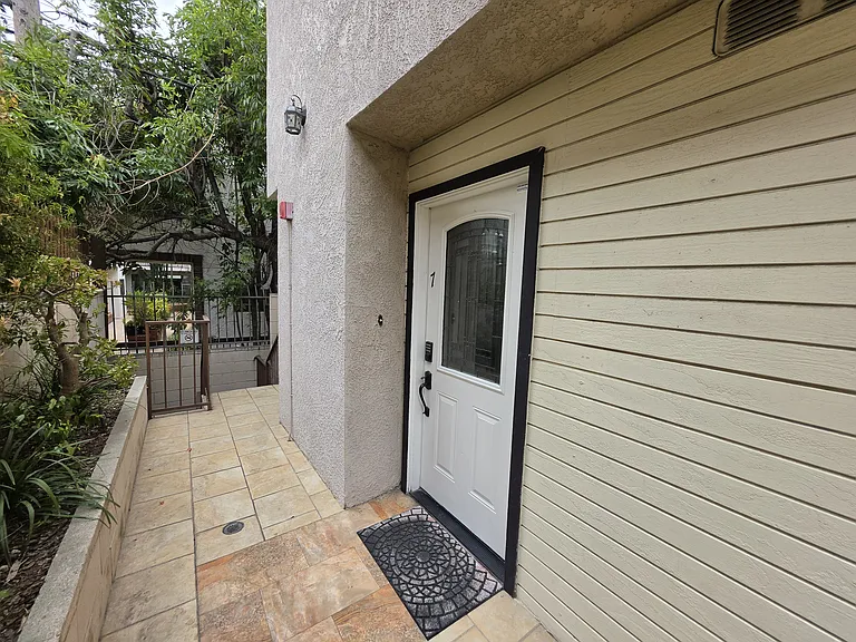 620 W Doran St #7 — Photo 33