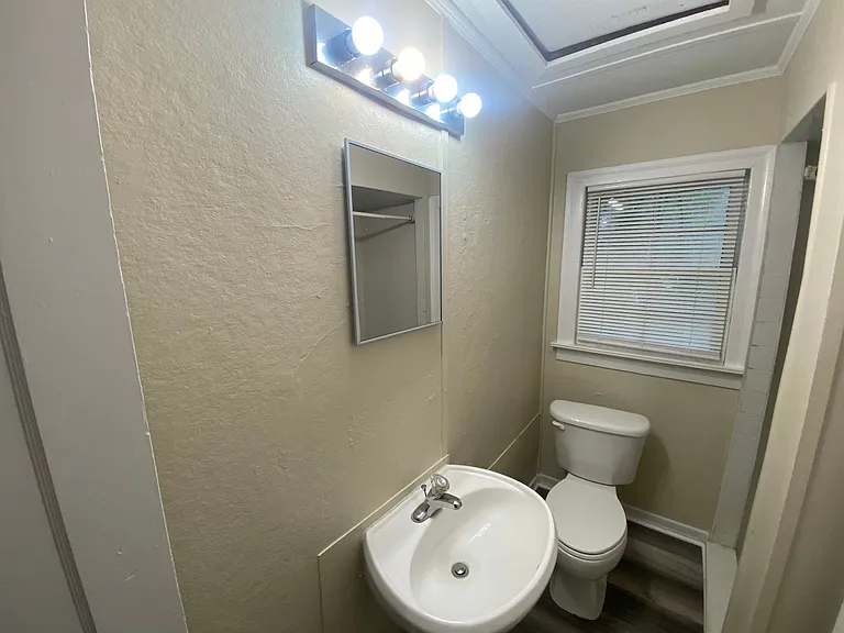 2317 Bertha St — Photo 7