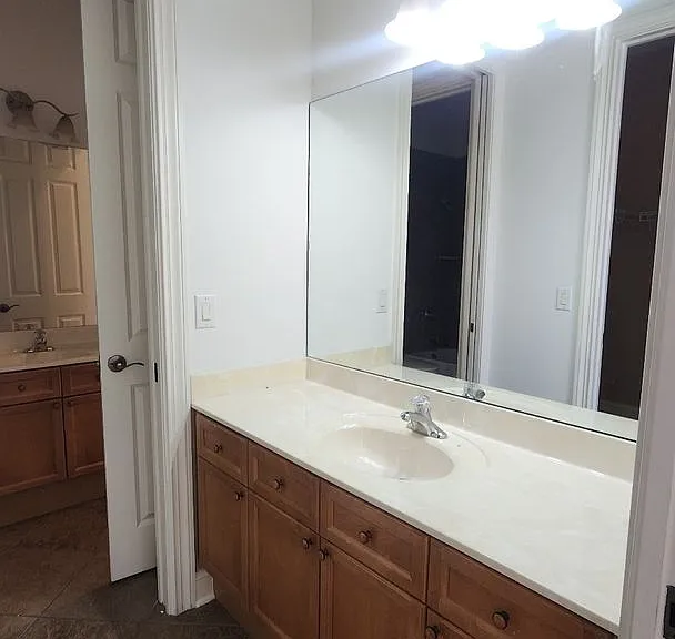 654 South Loop Pkwy — Photo 25