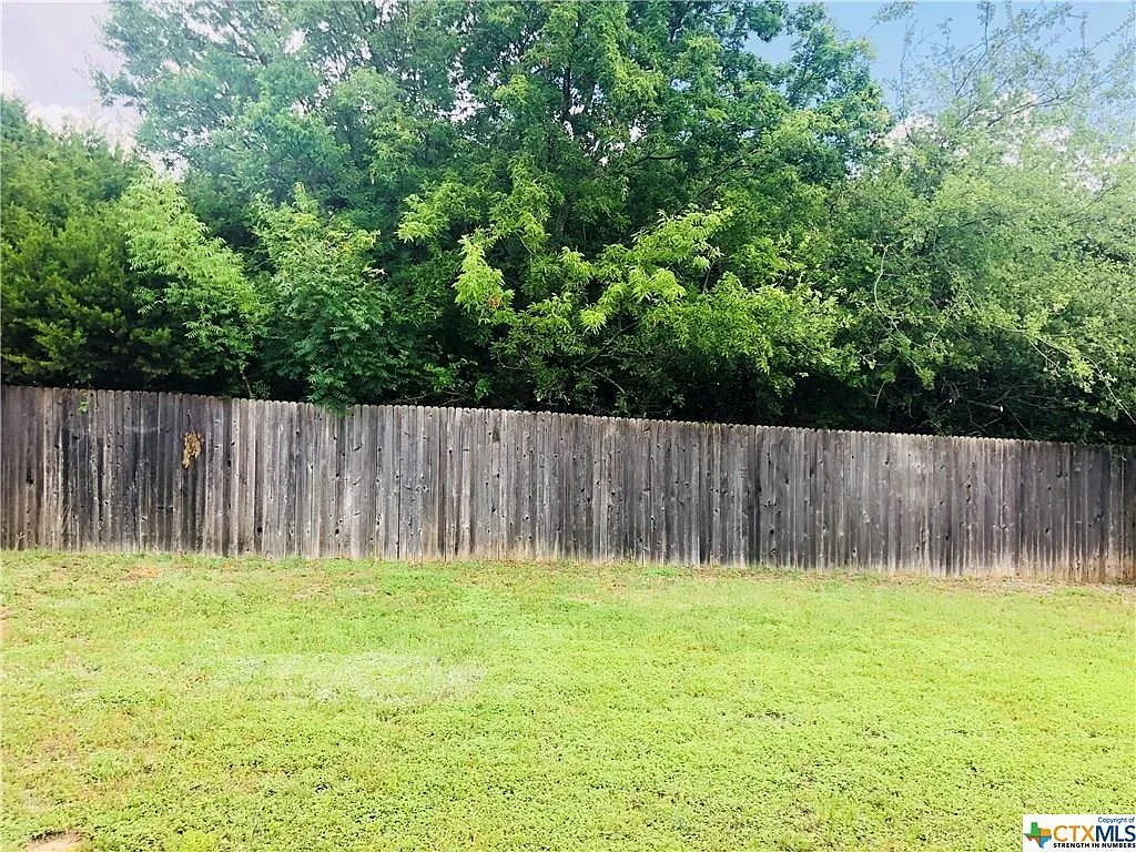 910 Tanner Rd — Photo 2