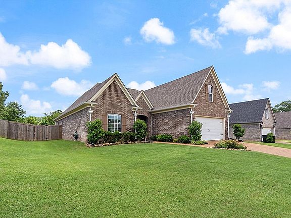 3rd image of 143 Magnolia Gardens Dr