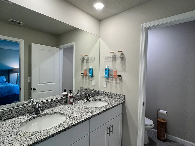 5698 Edgewater Cir — Photo 11