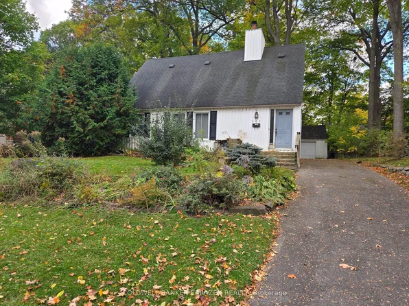 312 Cunningham Ave E, Ottawa, ON K1H 6B4