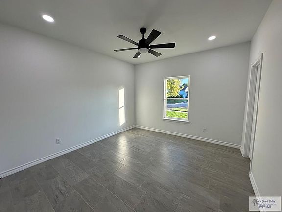 5th image of 801 E Pierce Ave