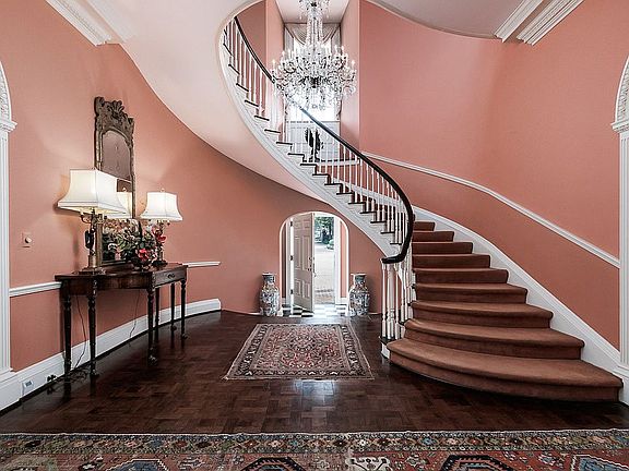 Gracious formal entry