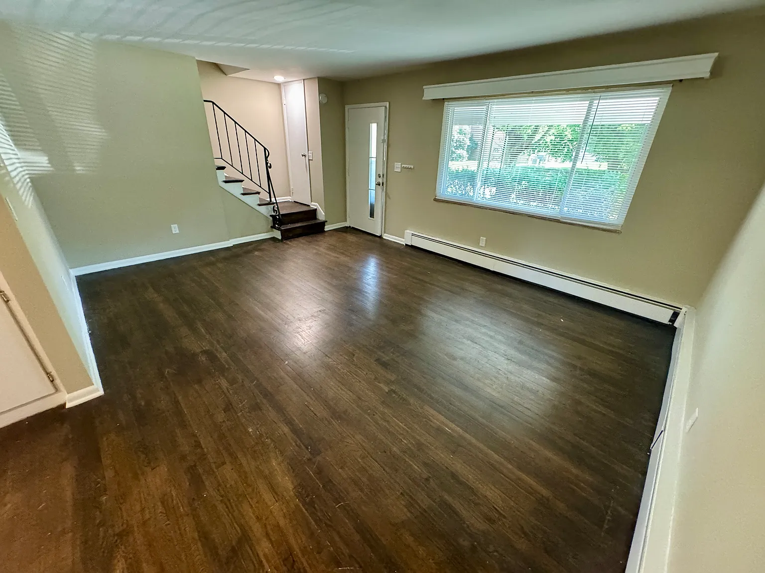 3 bed, 2.5 bath, 1300 sqft, $1,599 — Photo 4
