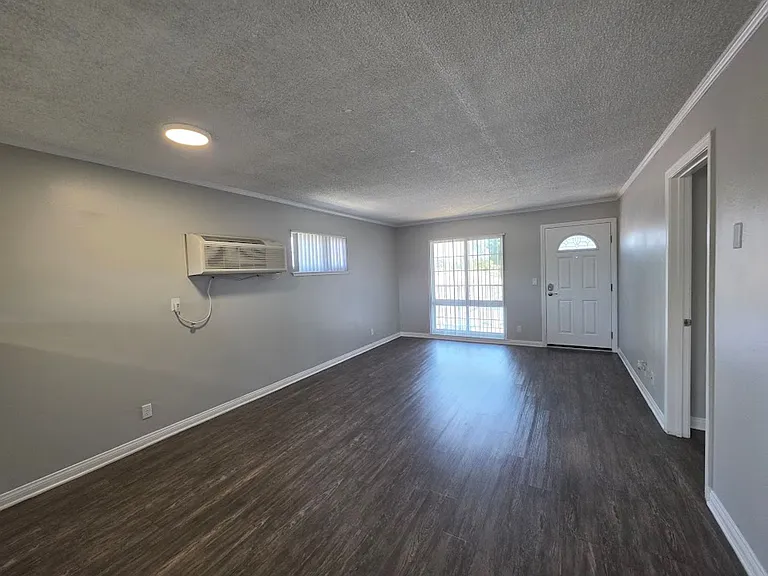 Villa Del Sol Apartments — Photo 174