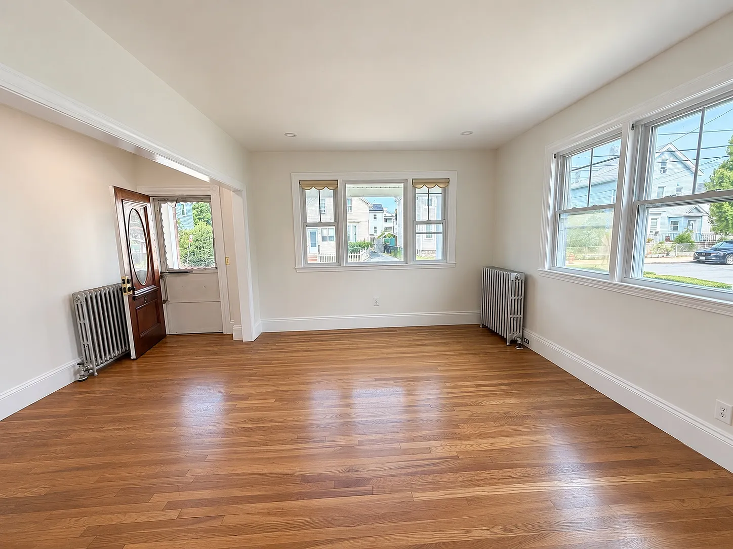 3 bed, 1200 sqft, $3,200 — Photo 3