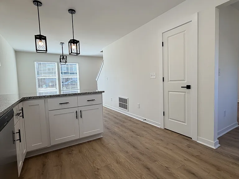 71 Woodsdale Pl SE — Photo 12