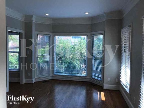 3rd image of 2927 Berwick Ln