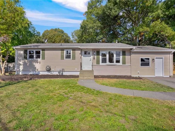 327 Shamrock Dr, Warwick, RI 02886