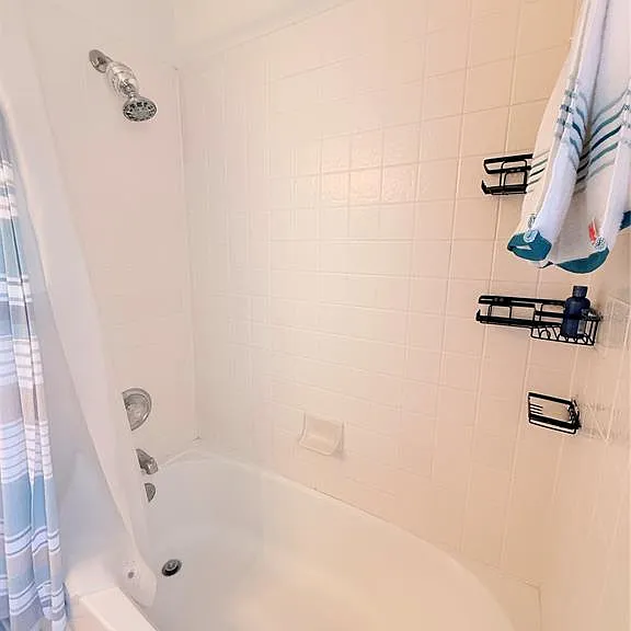 3010 Victoria Dr — Photo 37