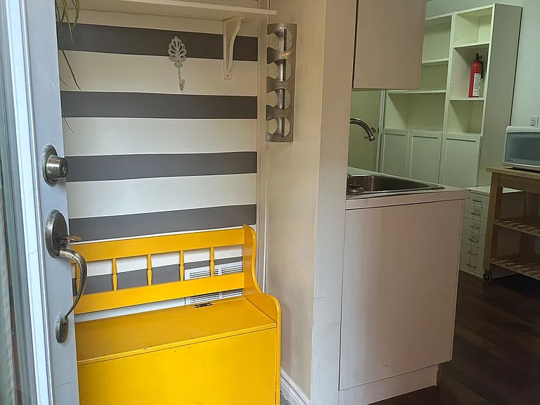 66 Mackenzie Cres #BASEMENT — Photo 4