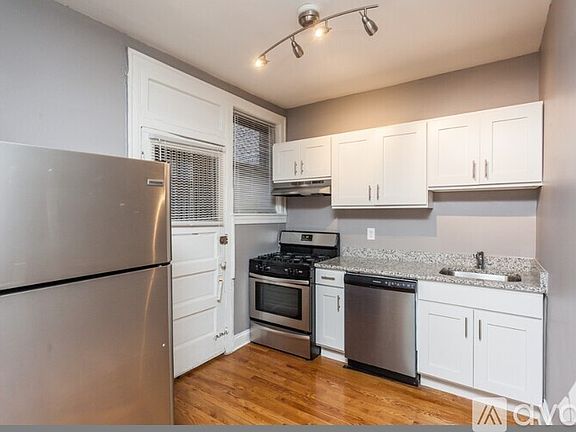 3rd image of 622 W Stratford Pl #32-1S
