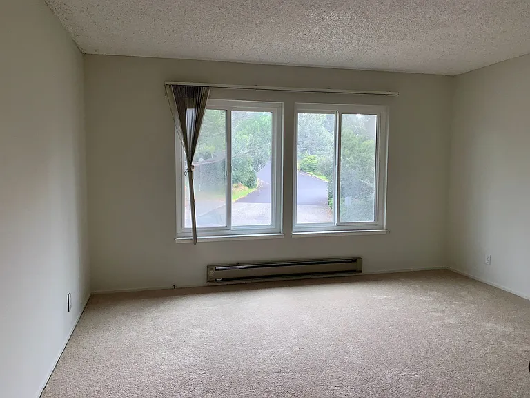 1190 W. Hillsdale Blvd. — Photo 7