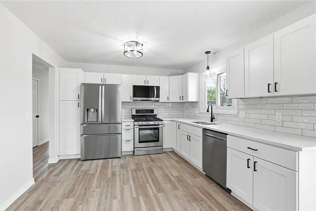 5 bed, 2032 sqft, $4,100 — Photo 1