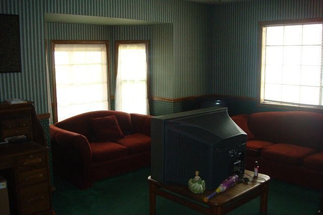 2nd image of 637 W Pine Ave