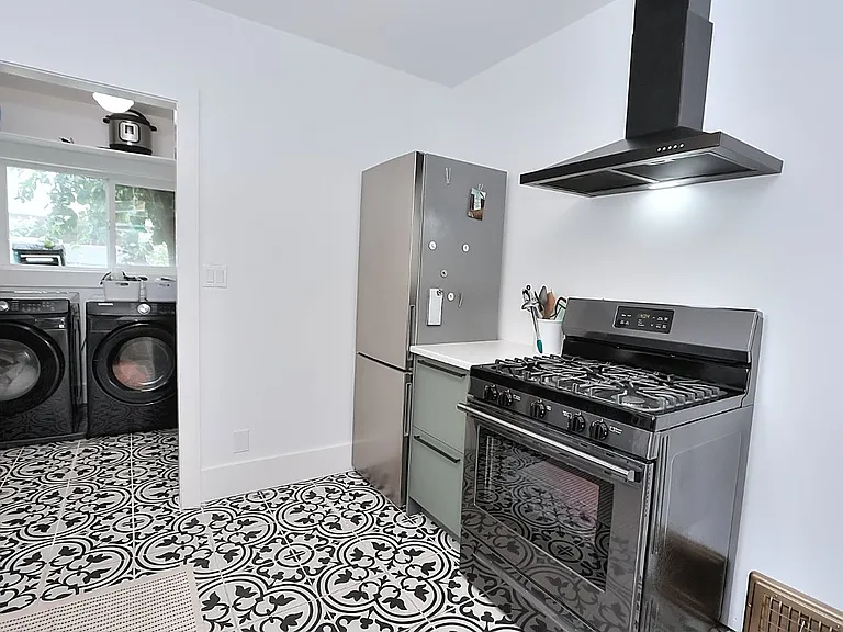 4232 Y St — Photo 12