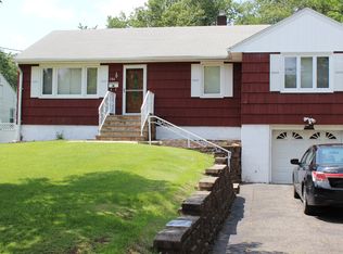 384 Ridge Rd, Cedar Grove, NJ 07009