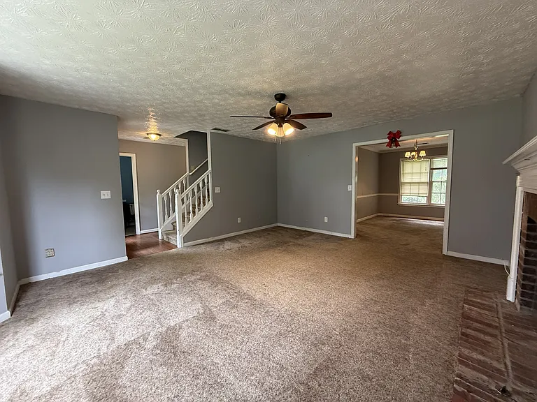 1190 Hunters Creek Ct — Photo 6